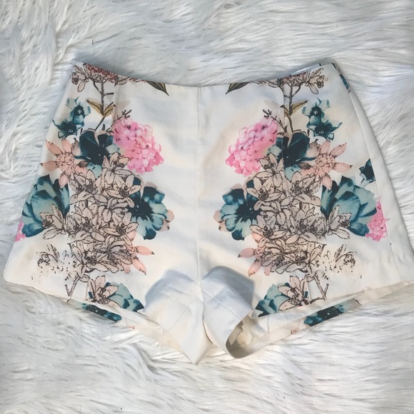 CC & DD Floral Shorts - Picture 1 of 3